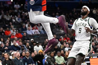 McCollum y Middleton lideran a Wizards a victoria 129-126 sobre Milwaukee