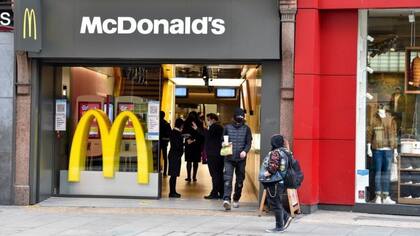 McDonald's dijo que dejará de vender malteadas debido a la falta de suministros para poder producirlas.