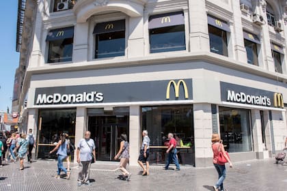 McDonalds recibirá los billetes de 5 pesos en todos los locales del país