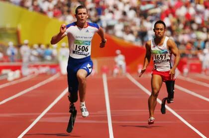 McFall ganó la medalla de bronce en la carrera de 100 metros en los Juegos Paralímpicos celebrados en 2008 en Pekín