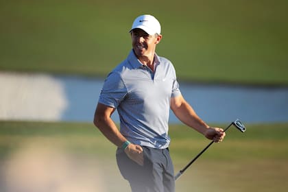 McIlroy, el campeón defensor, es el único de los 14 primeros que no bajó el par de la cancha este sábado; el norirlandés debe mejorar mucho en las salidas, de las cuales acierta un escaso 50%.