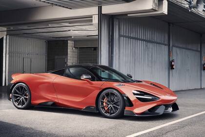 McLaren 765 LT, más aceleración. El nuevo producto de la casa fundada por Bruce McLaren cuenta con un V8 4.0 L biturbo de 765 CV, que le permite acelerar de 0 a 100 km/h en 2,8 segundos