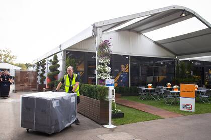 McLaren, que tiene una integrante al que ya se le fueron los síntomas de coronavirus, es una de las cuatro escuadras que colaborarán con el gobierno británico.