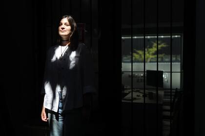 "Me abrumaba pensar que si yo, con todo ese apoyo, no podía salir, ¿qué quedaba para alguien que no tiene recursos?", recuerda Tesi sobre los años más oscuros.