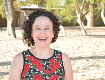 "Me aferro a la idea que cada día falta menos y estoy convencida que la vuelta al teatro será pronto”, dije Clari, esperanzada