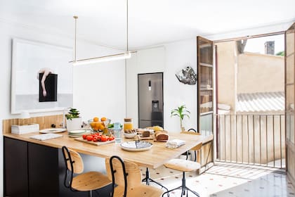 “Me apropié de la cocina y de los fogones, por lo que todos los mediodías iba al supermercado a comprar los ingredientes para preparar el almuerzo, cosas ricas para el té y la cena. A las 19 descorchaba una botella de Rioja y comenzaba a cocinar”.