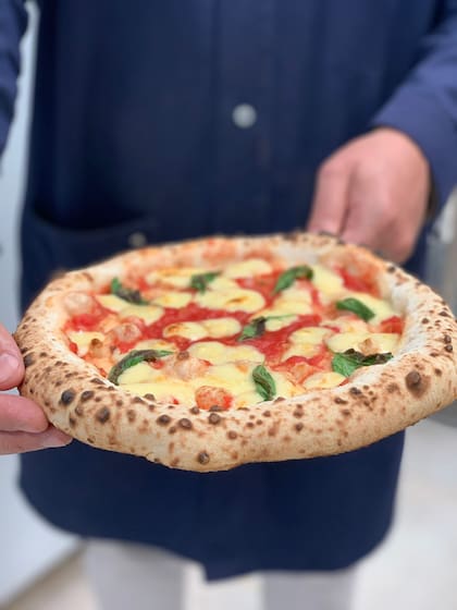 "Me crié en San Isidro y casi todos los domingos íbamos en familia a La Pampa, la pizzería grande cerca de la estación", cuenta Roberto.