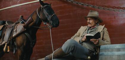 "Me crié montando caballos desde muy chico, a los tres o cuatro años ya estaba arriba de uno", reflexiona Viggo Mortensen en relación a su conexión con el western y su infancia