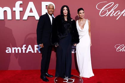 "Me da igual; ellos no viven mi vida", expresó Cher sobre las críticas a su relación
(Photo by Sameer Al-Doumy / AFP)