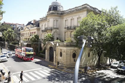 "Me enamor de Recoleta. Del lugar en s, tan europeo, basta mirar por la ventana, tenemos al Palacio Hume, al Palacio Duhau y a la Nunciatura como vecinos"
