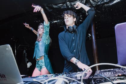 “Me encanta que podamos compartir algunos trabajos. Él está estudiando en Boston, el año pasado le regalé un controlador y lo contrataron allá para varias fiestas, ya se animó solo”, dice Puli.