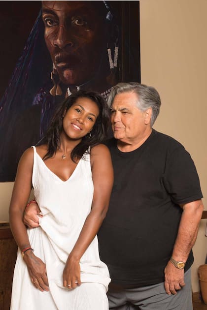 “Me gusta su amabilidad, la forma en que me trata, su sinceridad. Además, es muy culto, podemos pasar horas hablando”, dice Silvia.