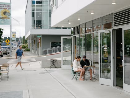 “Me han puesto a pensar en cómo vamos a sobrevivir”, dijo Henry.