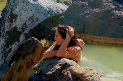 "...me inculcó el amor por el viaje, me enseñó cómo te abre la cabeza, así como el amor por la naturaleza y el coraje por entender que podía salir sola al mundo”.