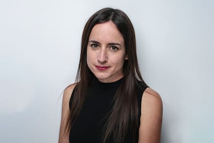 "Me interesa entender contextos de fragilidad y compartirlos. También es poco el espacio para compartir. El personaje es alguien que no se atrevió a compartir y tampoco la dejaron. ¿Cuántas mujeres se sienten presionadas por la maternidad? La maternidad libre de opiniones es difícil", cuenta Alberdi sobre su nuevo trabajo