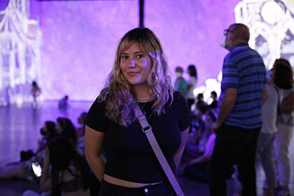 “Me parece algo muy bueno y necesario. Hay muy poca gente que tiene el privilegio de poder ver las obras de Van Gogh, ya que en general hay que viajar al exterior para poder verlas, asique me parece una oportunidad increíble para poder tener acceso a ellas” dice Esmeralda Gil, estudiante de arte, de 22 años