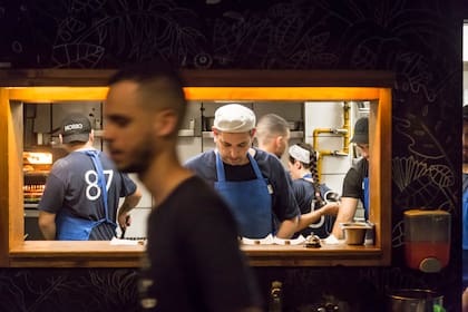 "Me preguntan por qué no le pongo onda al local si la comida es tan rica", cuenta Ramón