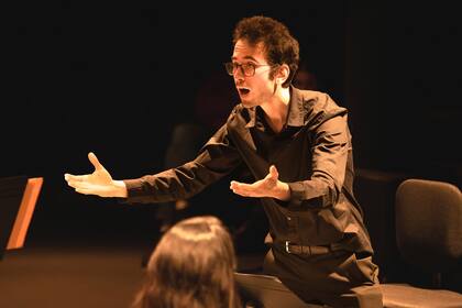 "Me siento influenciado por los elementos y los centros de energía: la tierra, el agua, el aire, el fuego; trabajo con esas ideas que derivan de experiencias con la meditación y el sueño, lo onírico, que es donde encuentro material de carácter narrativo para ciertas obras", cuenta el compositor Alex Nante