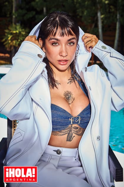 "Me siento súper feliz. Ahora tengo un show en Italia y vendimos un montón de entradas los primeros tres días y yo estaba tipo “¿en Italia me conocen?” Es increíble. Estoy tan agradecida con mi país porque siempre se ha dado mucha importancia a la música, al arte. Y por eso salen tantos artistas de Argentina. Eso me parece algo tremendo", asegura.