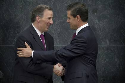 Meade, el candidato oficialista, junto a Peña Nieto