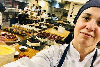 Mechi es técnica superior en administración gastronómica. Pastelera, bombonería de vanguardia, especialista en pastelería vegana, gluten y sugar free