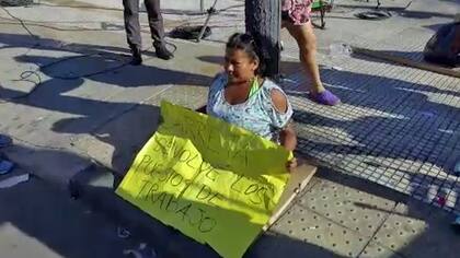 Meda, la mantera que perdió sus piernas en Once y se encadenó para pedir trabajo