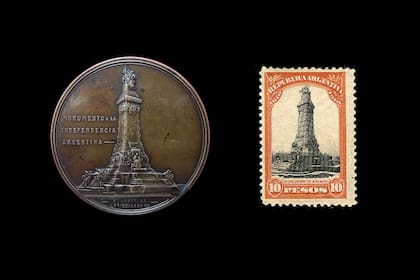 Medalla y estampilla: el "merchandising" del Monumento del Centenario fue significativo, si se tiene en cuenta que no llegó a construirse nunca.
