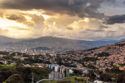 Medellín fue elegida por la IA por su clima (Foto Pexels)