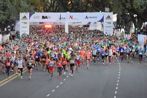 La marea humana invade Buenos Aires: la Media Maratón, con récords, cortes de calles y shows