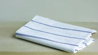 Mediante el uso del jabón blanco se puede descomponer grasas y residuos orgánicos