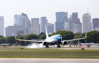 Mediante la Ley de Presupuesto 2023, se creó una tasa que incrementó nuevamente el costo de viajar en avión. 
