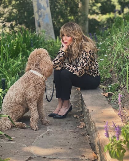 Mediante sus redes sociales, comparte contenido con sus seguidores sobre su día a día (Foto: Instagram @realjaclynsmith)