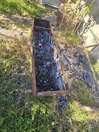 Medicamentos incinerados que fueron hallados en un depósito por la PFA