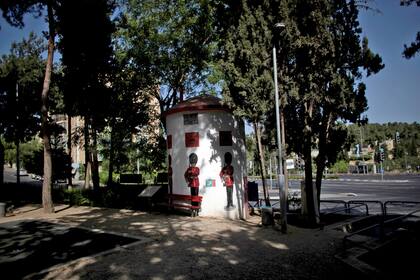 Soldados británicos aparecen en un mural en Jerusalén