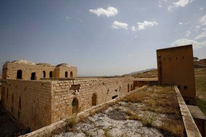 Los edificios construidos durante la era del Mandato Británico para servir como cárceles y posiciones fortificadas se ven en la aldea de Al-Jiftlik cerca de Jericó, en la Cisjordania ocupada