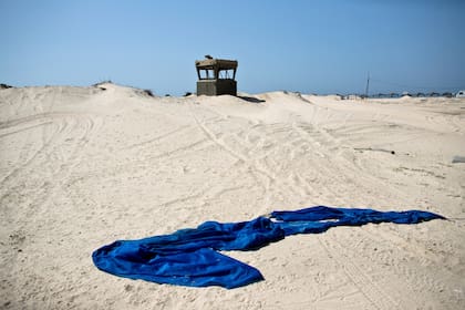 Puesto militar abandonado en una playa de Zikim, en el sur de Israel, cerca de la frontera con la Franja de Gaza