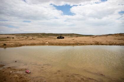 Un tanque abandonado en un área de entrenamiento militar israelí en el Valle de Jordán en la Cisjordania ocupada. Israel y Cisjordania lucharon durante la guerra de los seis días en 1967, pero firmaron un tratado de paz en 1994