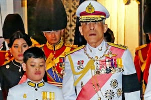 Destrato: por qué el rey de Tailandia aisló a su hijo en una "cárcel de oro"