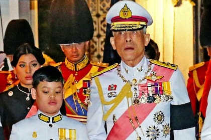 Según fuentes del Palacio Real, Rama X se avergüenza de su hijo más pequeño porque el niño tendría autismo