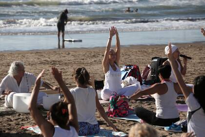 Meditación y yoga en Playa Grande