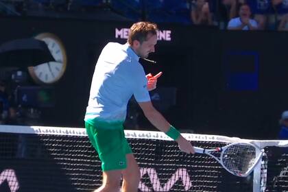 Medvedev destrozó su raqueta contra una cámara de red en el Australian Open