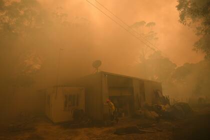 El este de Australia está en alerta por el avance de las llamas