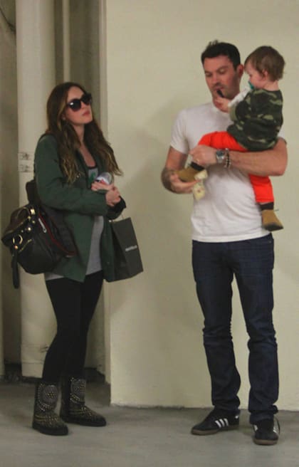 Megan Fox, con pancita, junto con su esposo Brian Austin Green y su hijo Noah