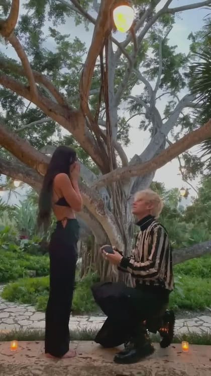 Megan Fox y Machine Gun Kelly bebieron la sangre del otro en una extraña ceremonia