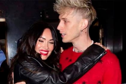 Megan Fox y Machine Gun Kelly sellaron su compromiso hace algunos meses en una ceremonia que muchos catalogaron como extraña