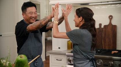 Meghan Markle y el chef Roy Choi, en un episodio del programa de Netflix