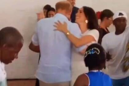 Meghan y Harry a pura salsa y sonrisas en Cali, Colombia