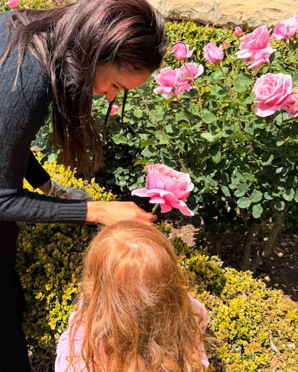 Meghan y su hija. “Lili ama el rosa”