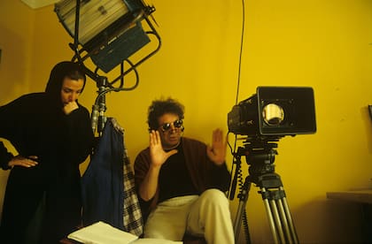 Mehrjui en 1998 durante la filmación de su película El árbol de la pera