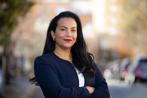 Es hija de inmigrantes de latinos y busca ganar un escaño el 16 de abril